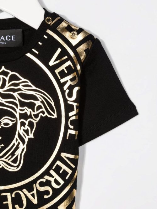 Versace13 0c314ade ceb8 4f65 8045 badea1c9fad7