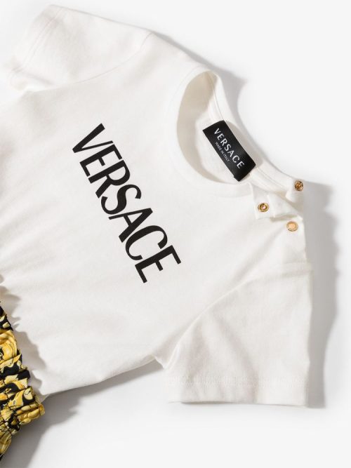 Versace13 42fe40bf 4add 4d5b 897a 90ff57c288a3